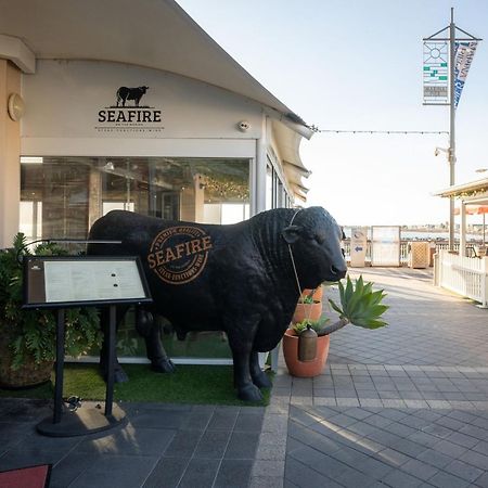 Belle Escapes - Beachfront Balcony Glenelg Apartment Exterior photo