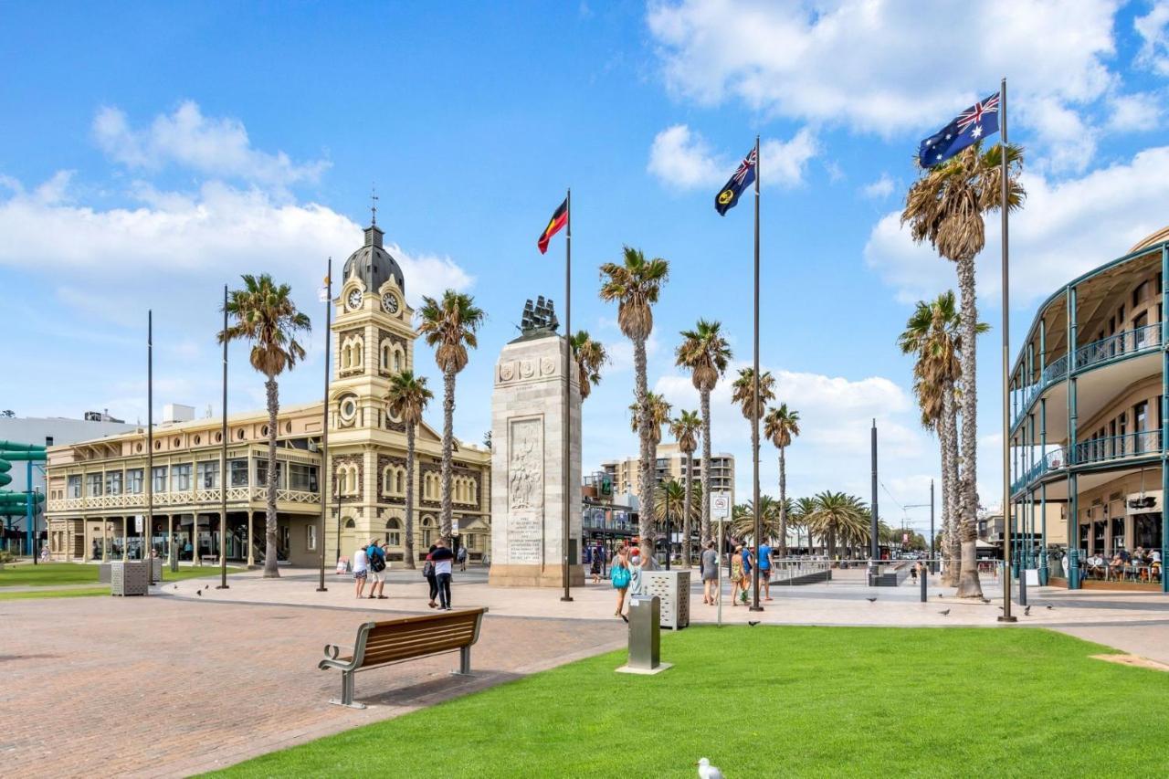 Belle Escapes - Beachfront Balcony Glenelg Apartment Exterior photo