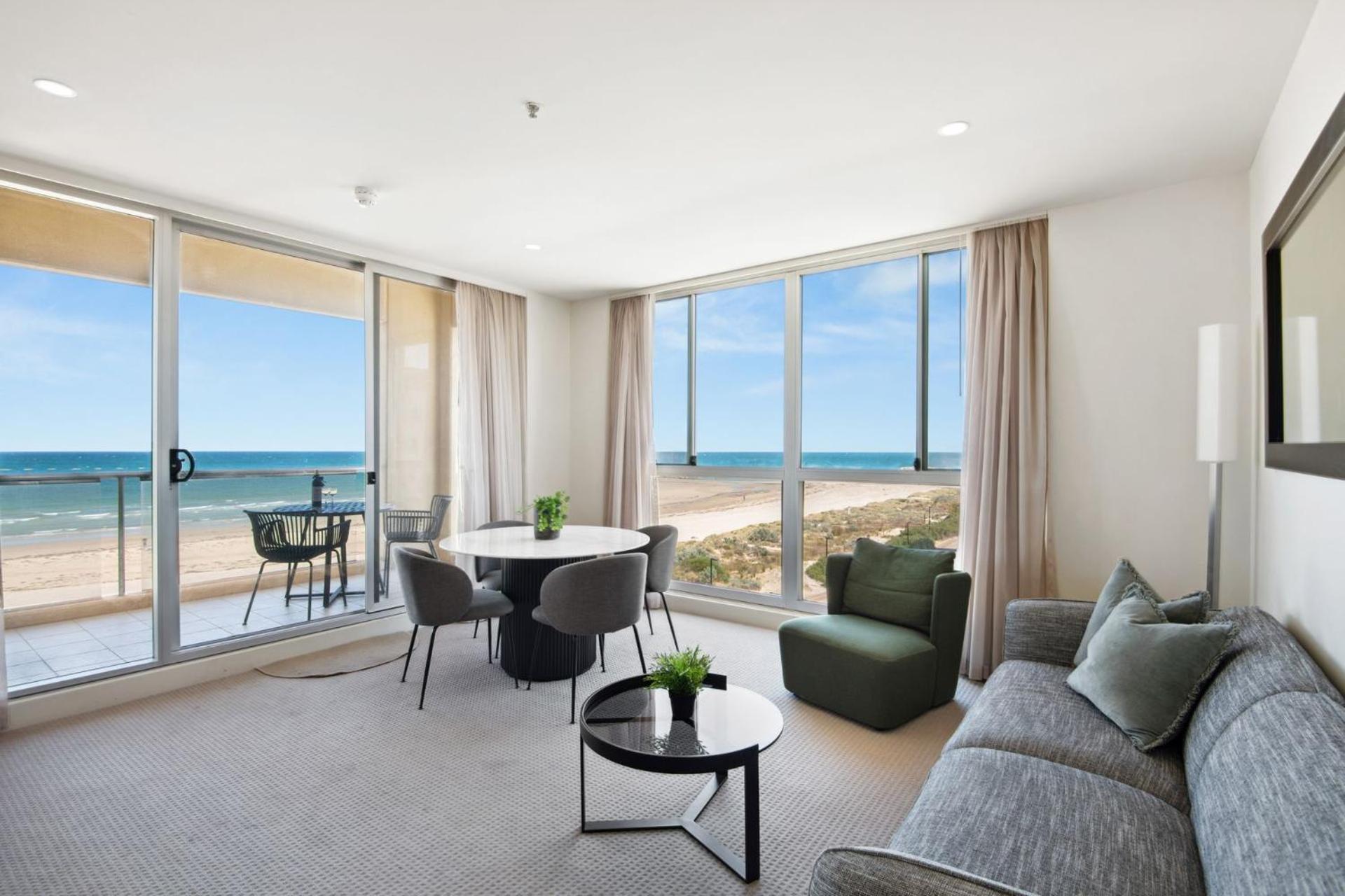 Belle Escapes - Beachfront Balcony Glenelg Apartment Exterior photo