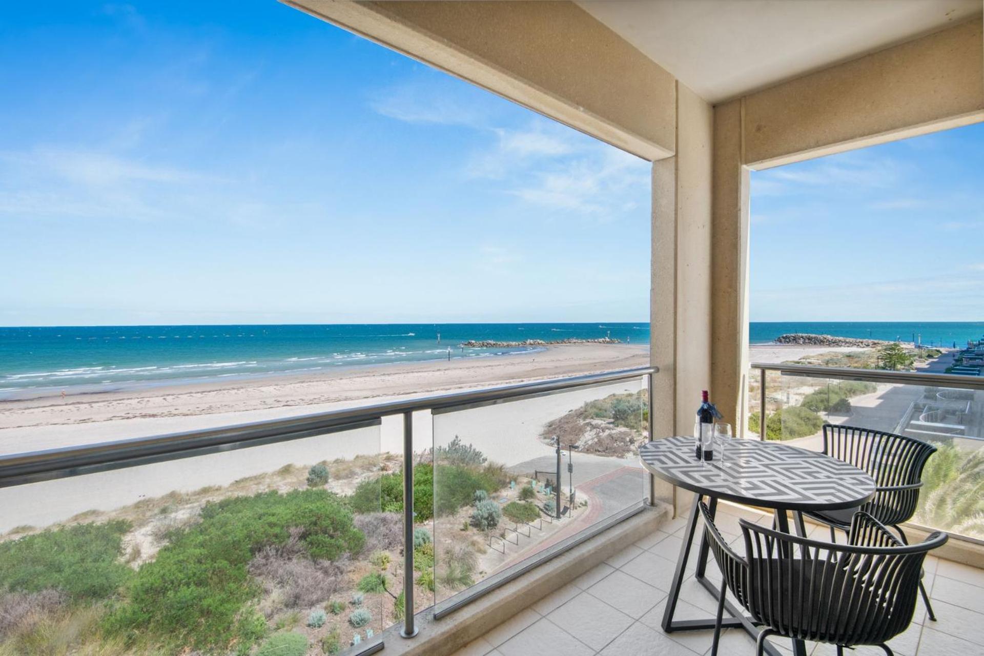 Belle Escapes - Beachfront Balcony Glenelg Apartment Exterior photo