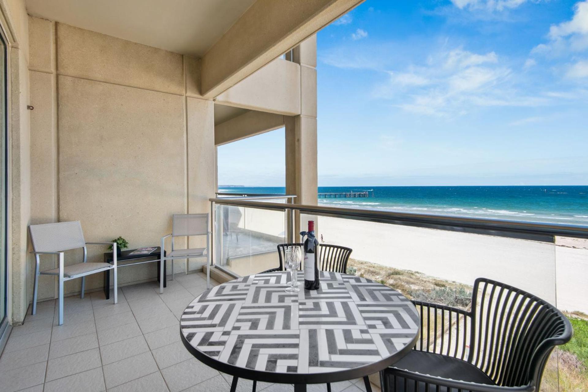 Belle Escapes - Beachfront Balcony Glenelg Apartment Exterior photo