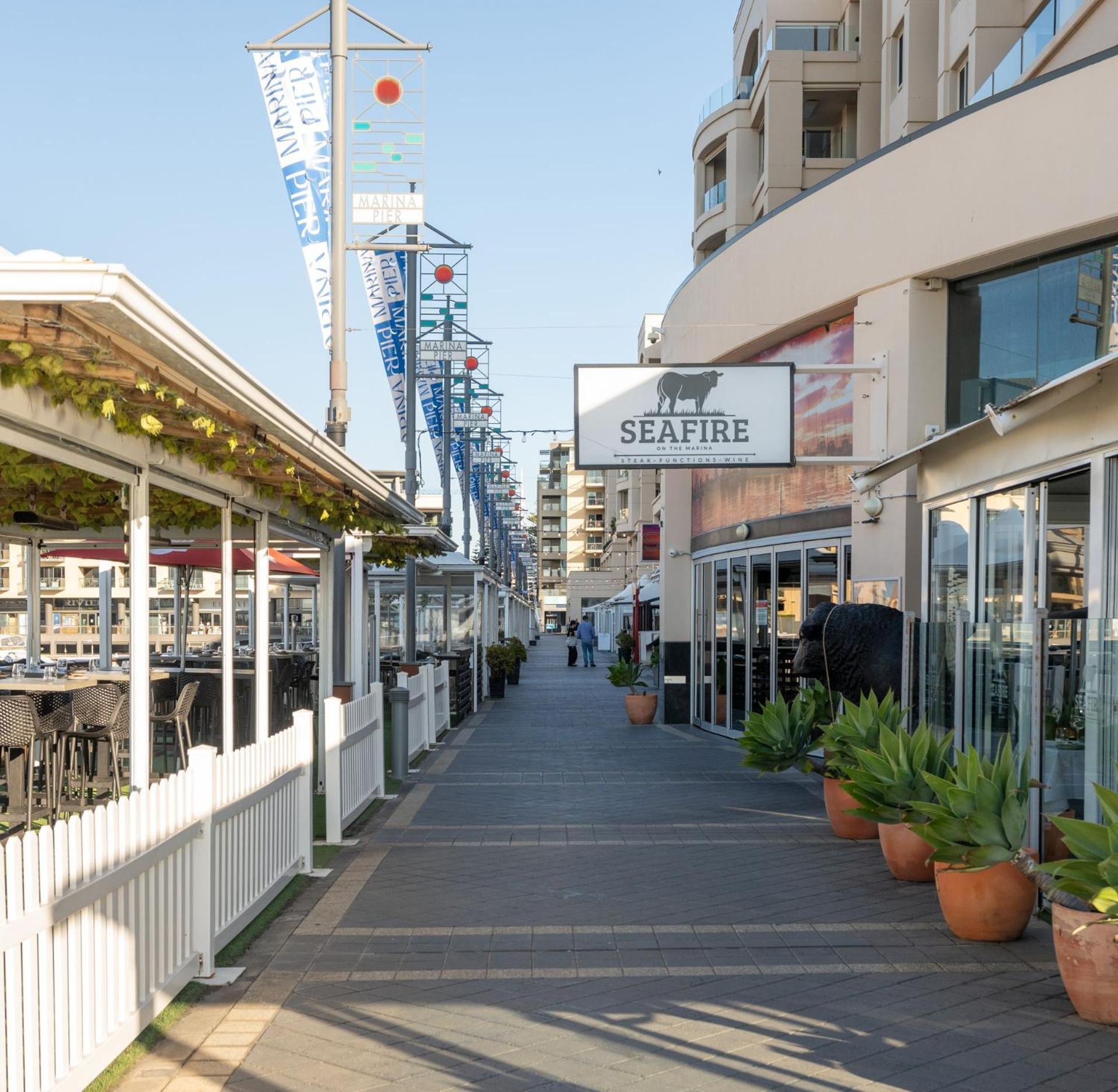 Belle Escapes - Beachfront Balcony Glenelg Apartment Exterior photo